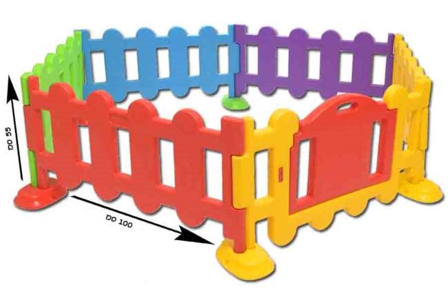 גדר פלסטיק בעלת 5 צלעות עם שער כניסה!! עשוי פלסטיק קשיח ועמיד בשמש הישראלית, קל להרכבה ולפירוק.