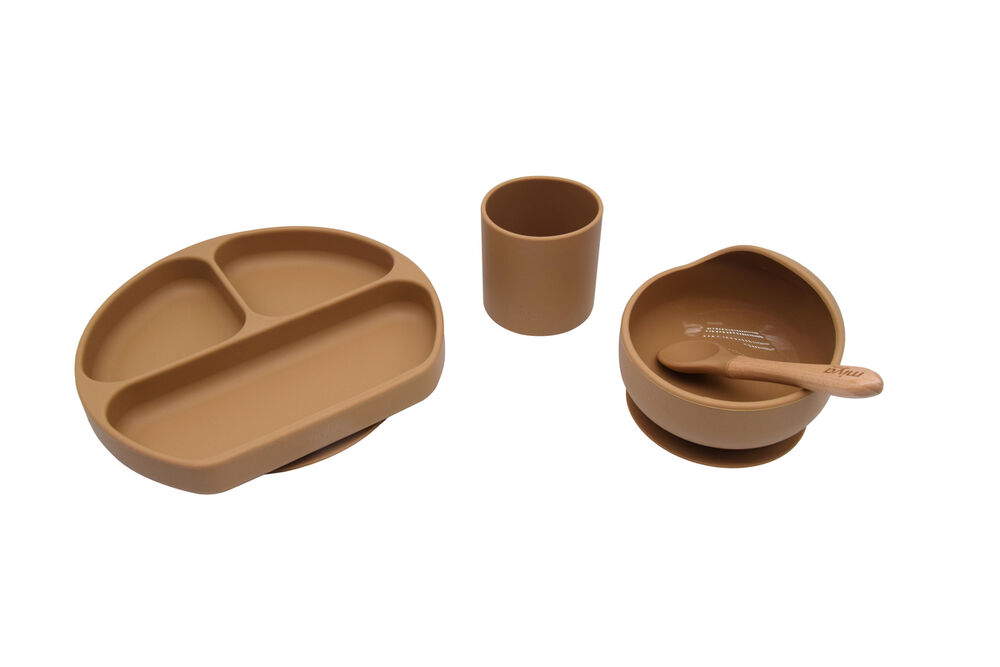 סט כלי אוכל 4 חל'; מסיליקון טבעי נטורל הכולל צלחת מחולקת נצמדת, קערה נצמדת כוס וכפית.