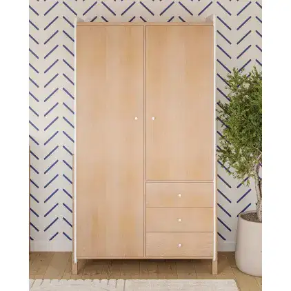 ארון פראג ארון דגם פראג משתלב מהמם בכל סגנון עיצוב, עם חלוקה נוחה, מגירות לאחסון חפצים קטנים וביגוד ואביזרים איכותיים.