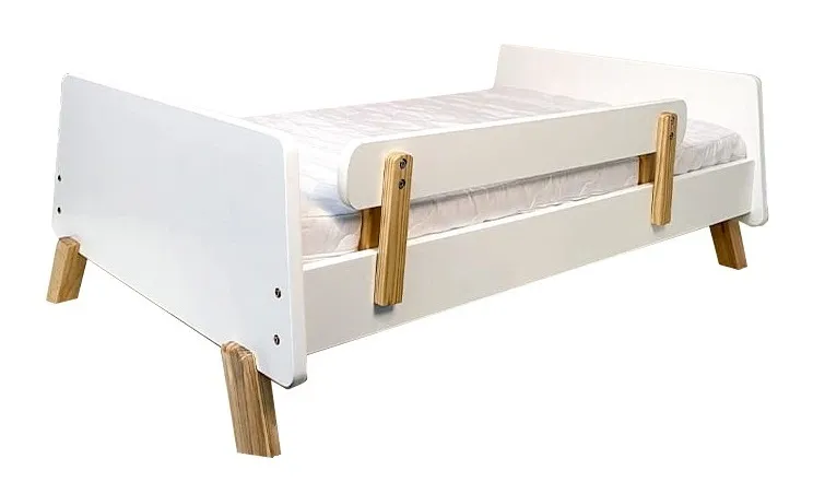 מיטת מעבר מעוצבת עם מעקה נייד ארוך הניתן להסרה דגם נומי