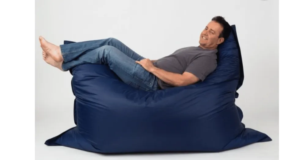 פוף מיוחד לחצר, לגינה, למרפסת, ליד הבריכה, מבד חזק ועמיד, דוחה נוזלים. מגיע במספר צבעים לבחירה : מידות 135*165 ס”מ.