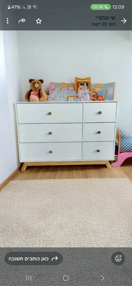 שידה ענקית! רוחב 130 ס";מ . שילוב לבן עם עץ טבעי. השידה מאסיבית ואיכותית מבית בייבי כל