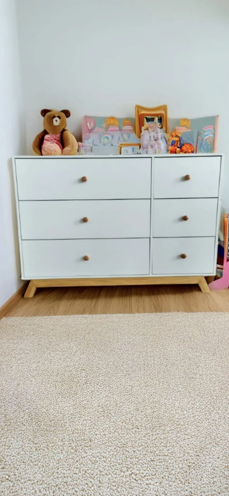 שידה ענקית! רוחב 130 ס";מ . שילוב לבן עם עץ טבעי. השידה מאסיבית ואיכותית מבית בייבי כל