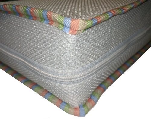 מזרן תלת שכבתי לתינוק סליפ-לי-ויסקו עם שכבת ריפוד קווילט 3D נושמת מבית ליטף