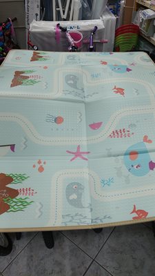 מזרן פעילות ענק מתקפל גודל 200/150 ס"מ. קל נח ורחיץ. לשימוש בבית ולטיולים .