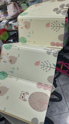 מזרן פעילות ענק מתקפל גודל 200/150 ס"מ. קל נח ורחיץ. לשימוש בבית ולטיולים .