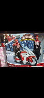 בובת SPIDERMAN המקורית עם האופנוע שלו . חוויה לכל ילד.