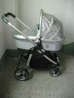 הדגם המוצלח והקל של עגלת איזי בייבי מון לייט עריסה וטיולון יחידה אחרונה