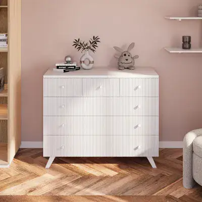 שידה איביזה שידת איביזה מכניסה לחדר השינה שיק היסטרי, עם חזיתות מהממות ועיצוב בסטנדרטים גבוהים.