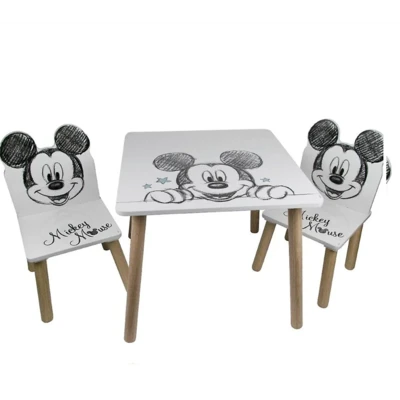 שולחן וכסאות ממותג מיקי מאוס עשוי עץ בציפוי לקה מידות: אורך 60 ס"מ רוחב 60 ס"מ גובה 45 ס"מ