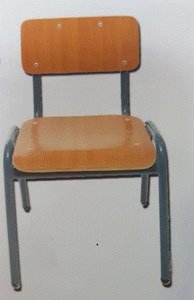 מיוחד לגני ילדים ולחצר הבית!!! כיסא בעל מושב עץ וגוף עשוי מתכת חזקה ועמידה, לשעות של ישיבה ויצירה