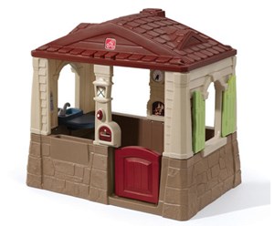 בית פלסטיק ענק לילדים לחצר ולגני ילדים, מבית סטפ2 | STEP2 עמיד לשמש וכולל מגוון אביזרים למשחק!!