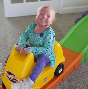 מסלול רכבת במדרון בעלת שלושה מסלולים + מכונית מבית האיכות סטפ 2" STEP2"