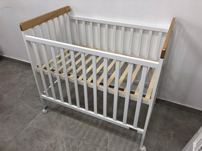 חדש ומיוחד! מיטת מטר בשילוב שני צבעים לבן עם פס עליון בטבעי / או לבן על מלא