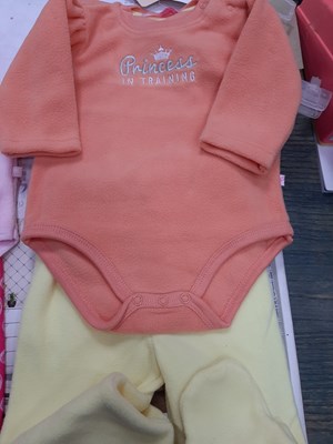 חליפת פליס לבנות בגד גוף ורגלית מידות 0-3 ו3-6 חודשים לימי החורף הקרים במבחר צבעים