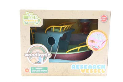 צעצועים ממוחזרים של חברת BULLDOZER בצורת סירה לשמירה על איכות הסביבה