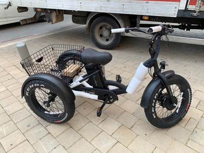 תלת אופן חשמלי חזק ביותר! 48 וולט סוללה עוצמתית של 14.5A לשימוש ארוך צמיגים רחבים תצוגה דיגיטלית כסא מרופד במיוחד וארגז אחסון אחורי גדול