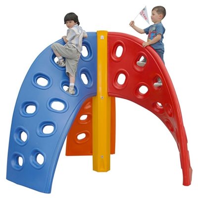 קיר טיפוס גדול ואיכותי מבית PILSAN לשימוש חיצוני ולזמן ארוך