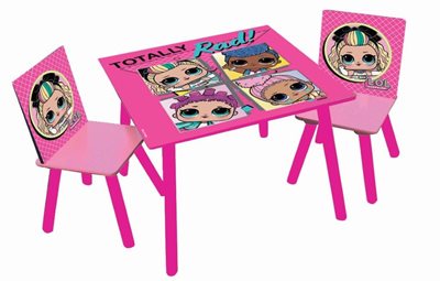 שולחן וכסאות ממותגלול LOL עשוי עץ בציפוי לקה מידות: אורך 60 ס"מ רוחב 60 ס"מ גובה 45 ס"מ