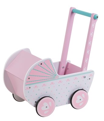 עגלה מעץ לבובה מבית פיט טויס מידות: גובה 47 ס”מ, אורך 47 ס”מ, עומק 26 ס”מ. מתאים לבובות עד גובה של 45 ס”מ לגילאי שנה וחצי ומעלה